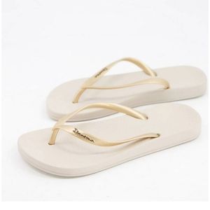 NEW flip-flops by Ipanema N080